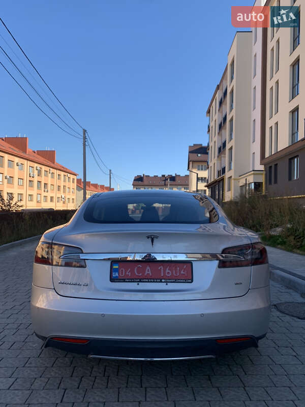 Tesla Model S 2014