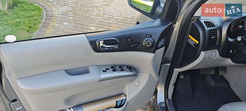 Kia Carnival 2010