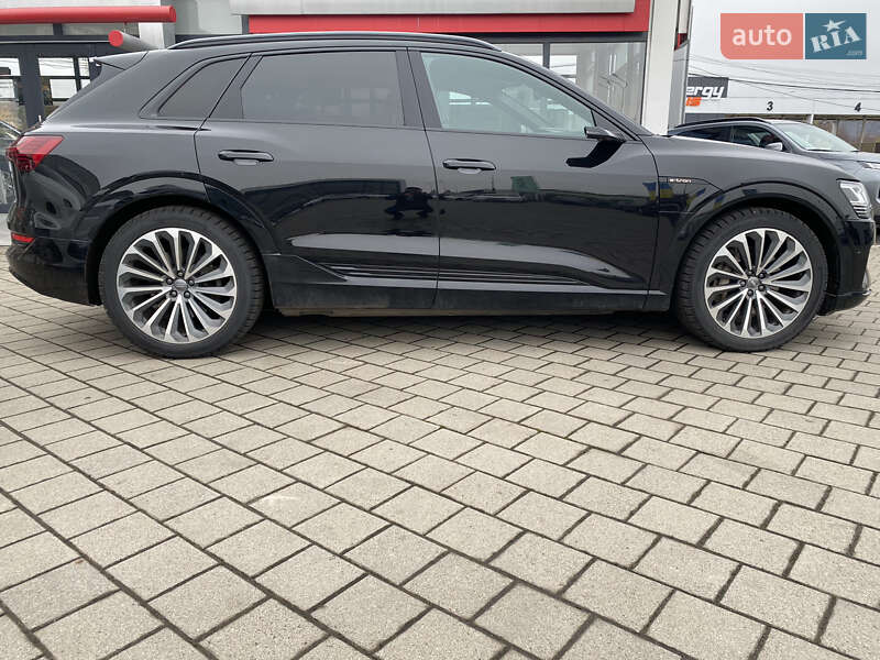 Audi e-tron 2019