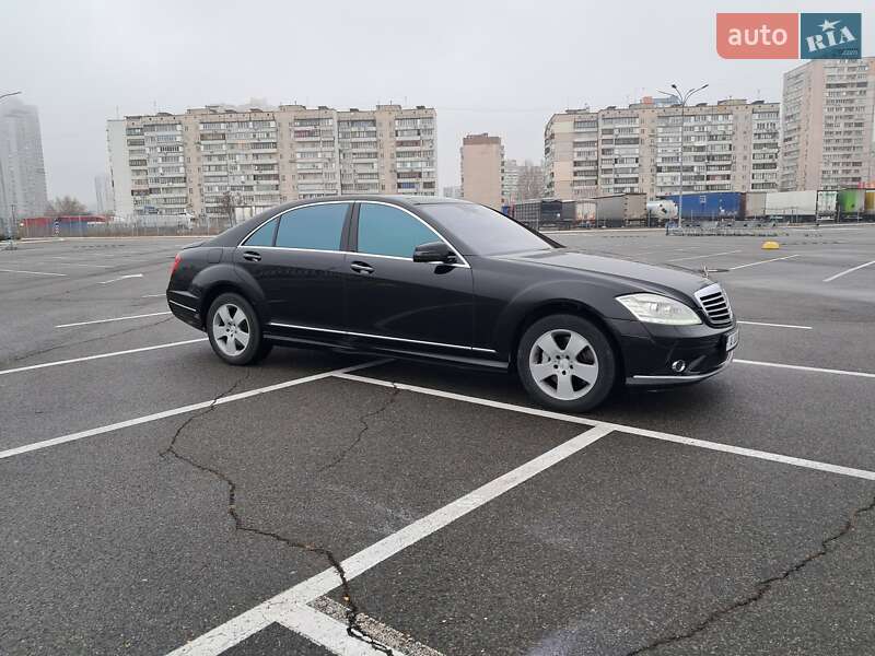 Mercedes-Benz-32
