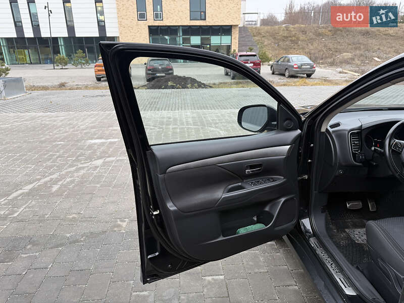 Mitsubishi Outlander 2016