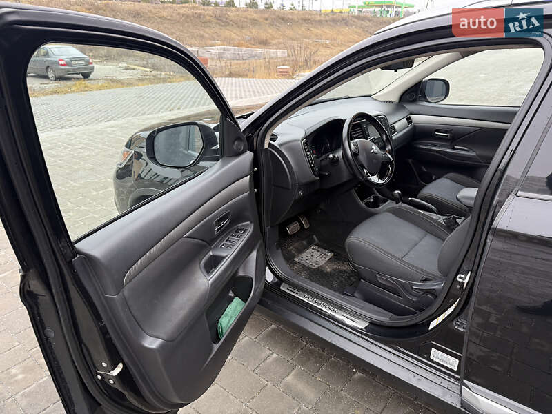 Mitsubishi Outlander 2016