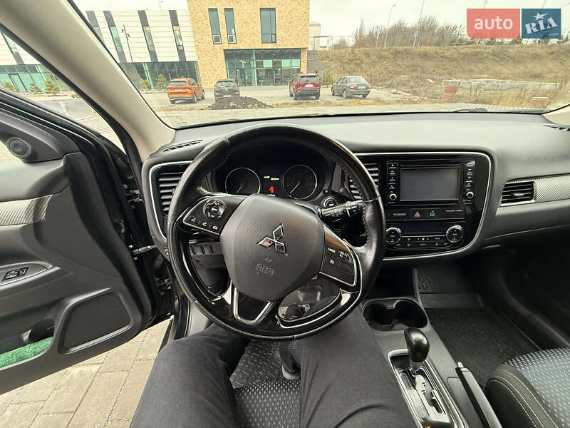 Mitsubishi Outlander 2016