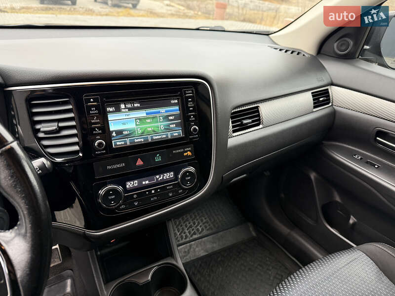 Mitsubishi Outlander 2016