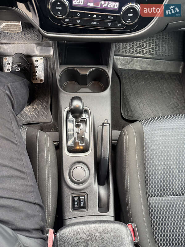 Mitsubishi Outlander 2016