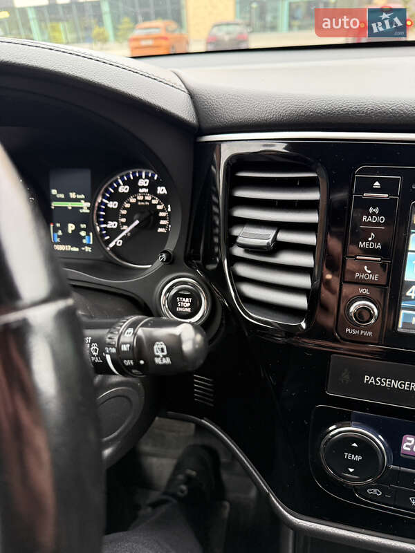 Mitsubishi Outlander 2016