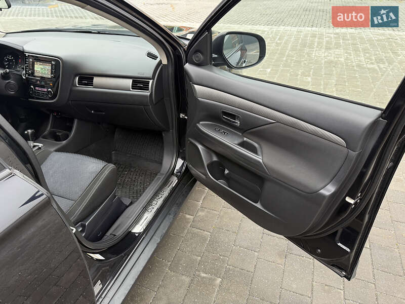 Mitsubishi Outlander 2016