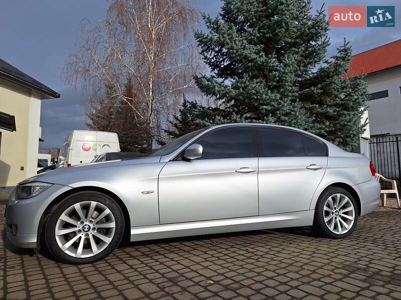 BMW 3 Series 2011