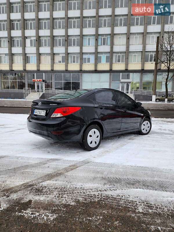 Hyundai Accent 2013