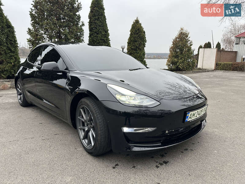 Tesla Model 3 2022