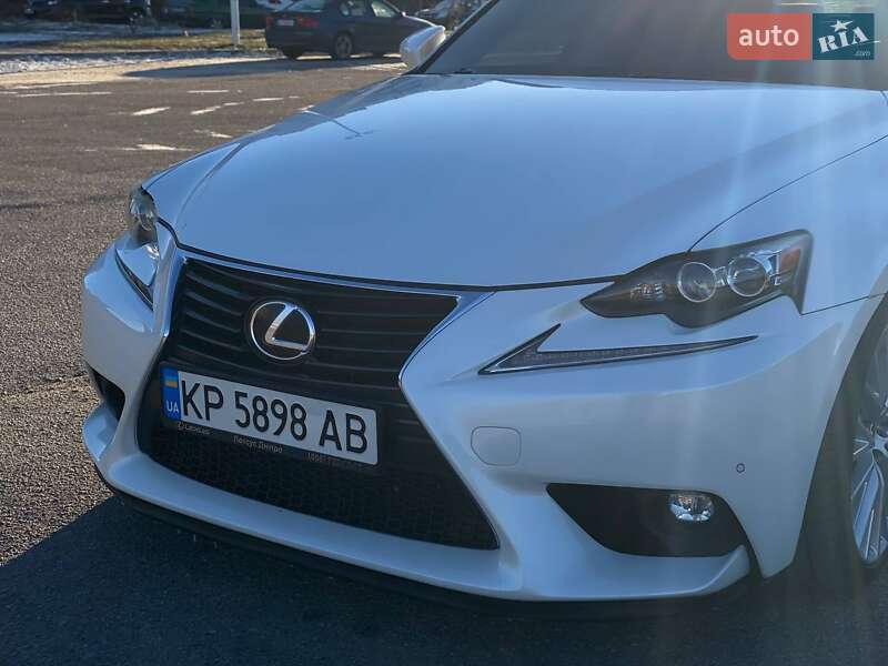 Lexus IS 2016