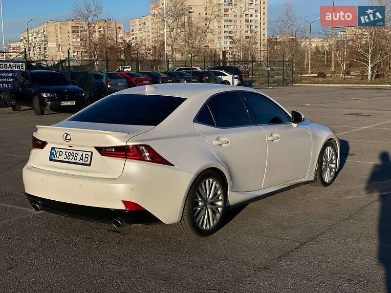 Lexus IS 2016