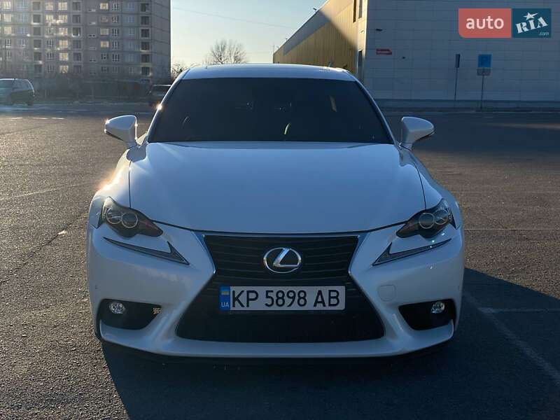Lexus IS 2016