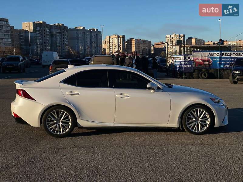 Lexus IS 2016