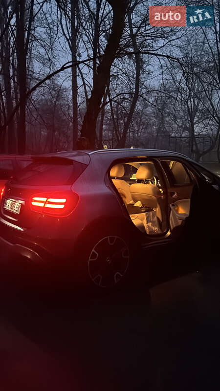 Mercedes-Benz GLA-Class 2018