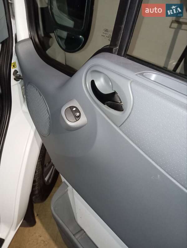 Ford Transit Connect 2012