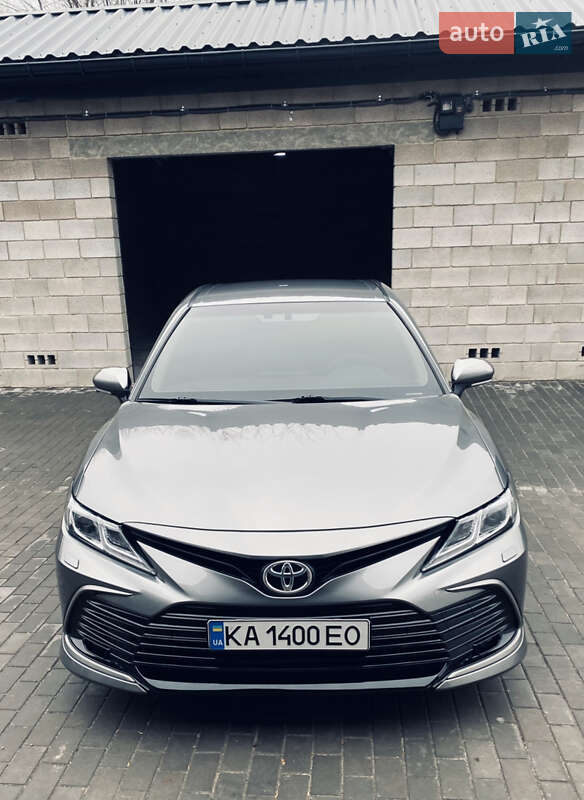 Toyota Camry 2021