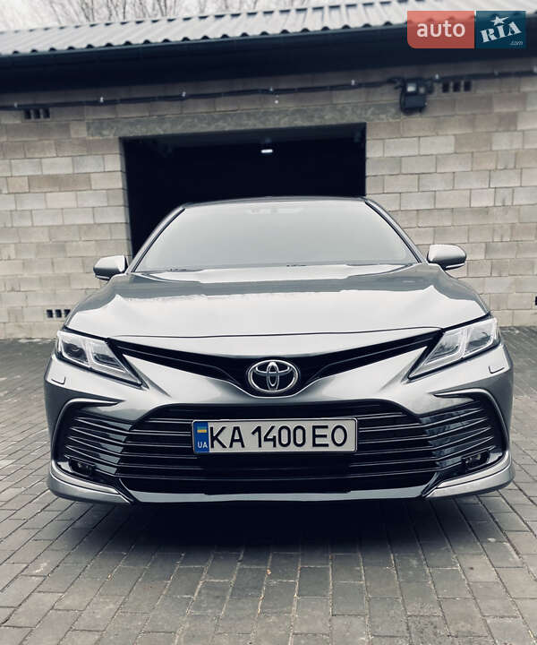Toyota Camry 2021