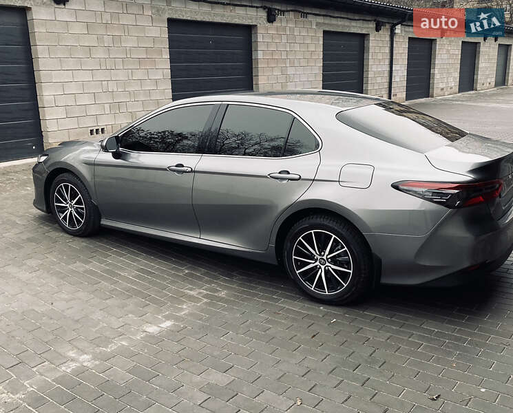 Toyota Camry 2021