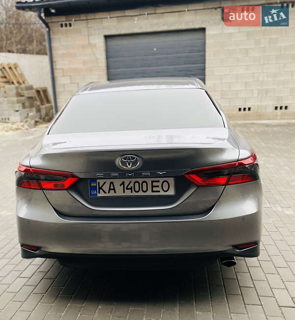 Toyota Camry 2021