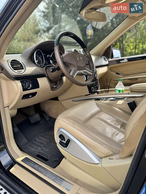 Mercedes-Benz GL-Class 2011