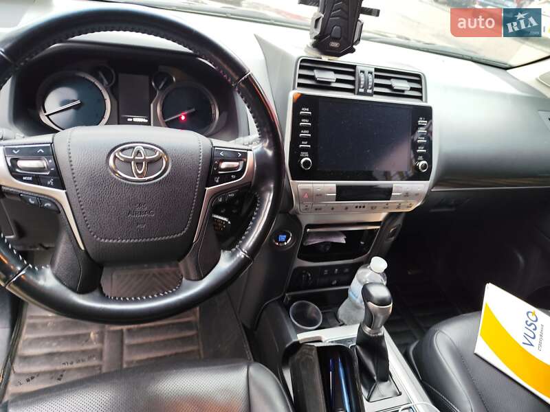 Toyota Land Cruiser Prado 2021