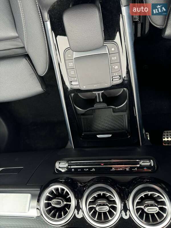 Mercedes-Benz EQB 2021