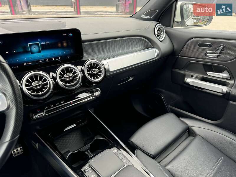 Mercedes-Benz EQB 2021