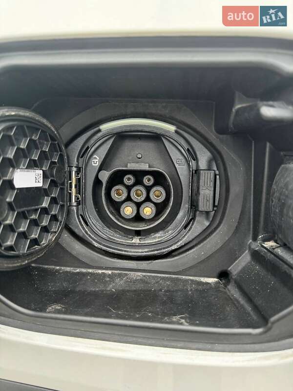 Mercedes-Benz EQB 2021