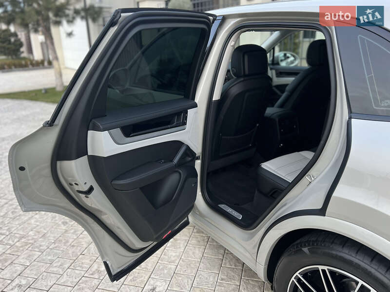 Porsche Cayenne 2024