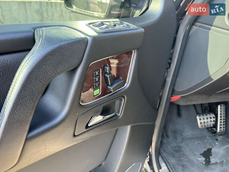 Mercedes-Benz G-Class 2012