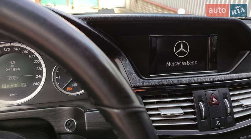 Mercedes-Benz-11