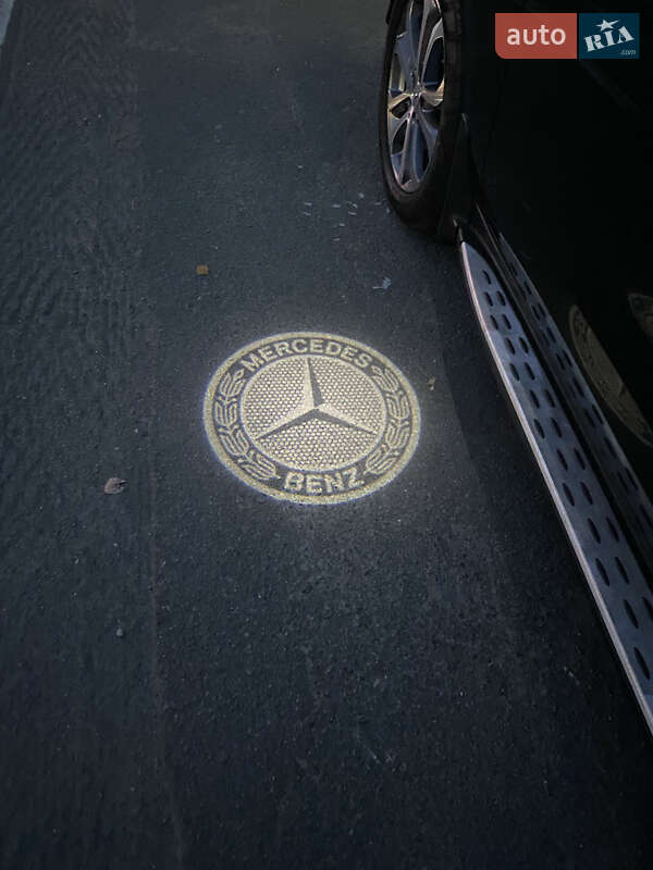 Mercedes-Benz-25
