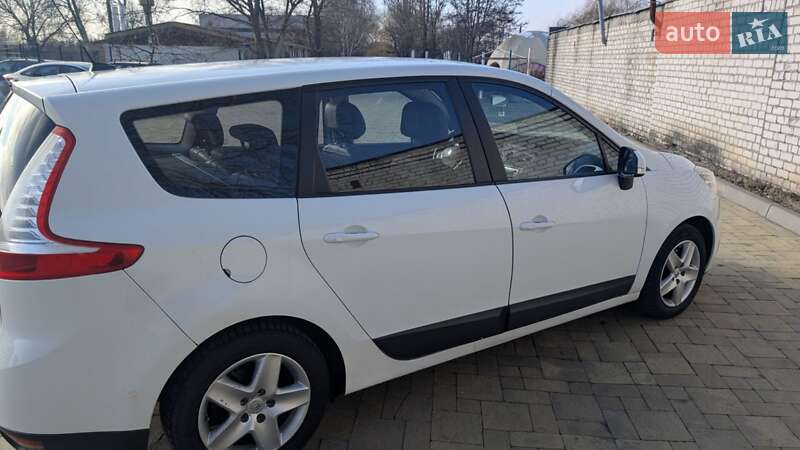 Renault Grand Scenic 2012