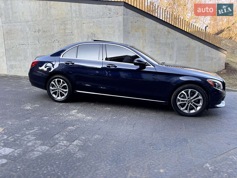 Mercedes-Benz-43