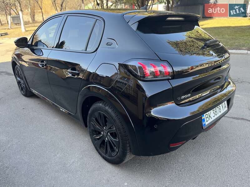 Peugeot e-208 2019