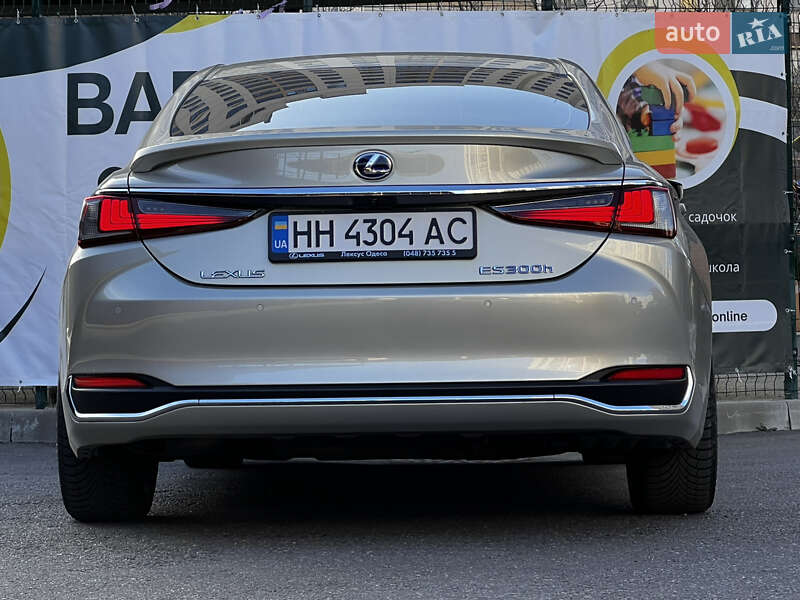 Lexus-18