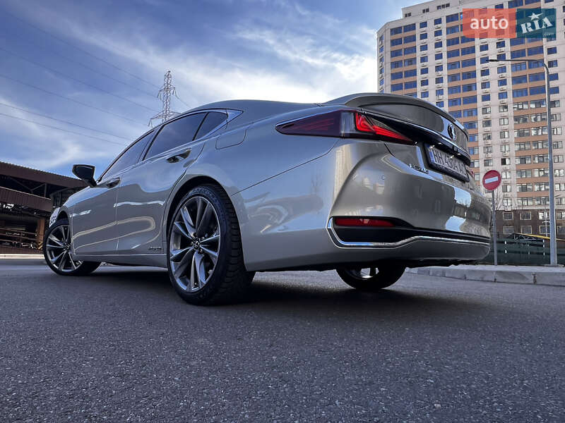 Lexus-64