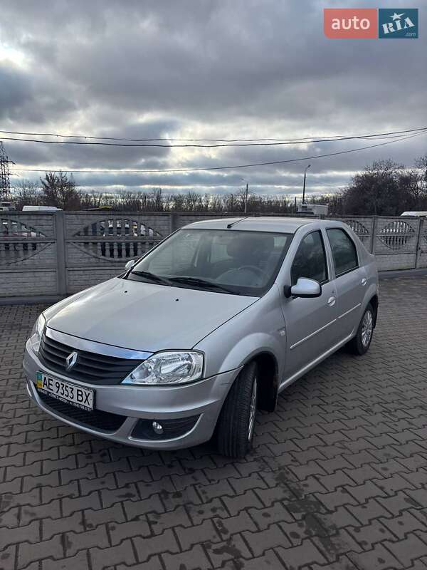 Renault-8