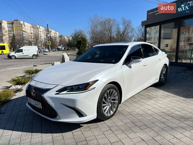 Lexus ES 2019