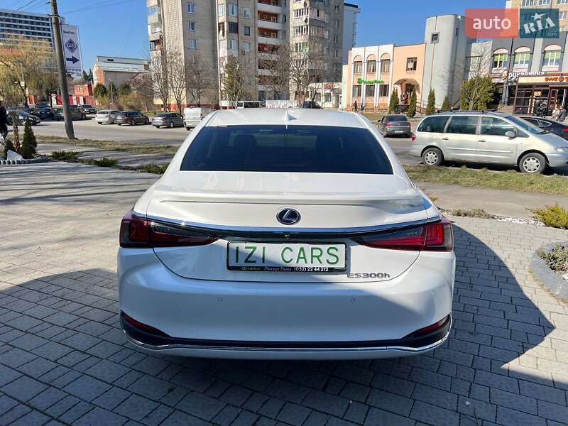 Lexus ES 2019