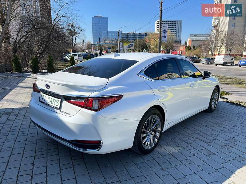 Lexus ES 2019