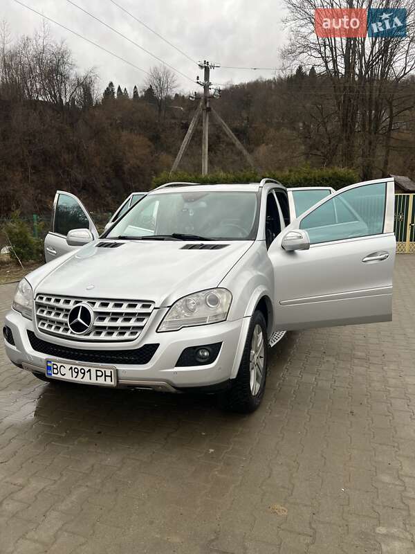 Mercedes-Benz M-Class 2009