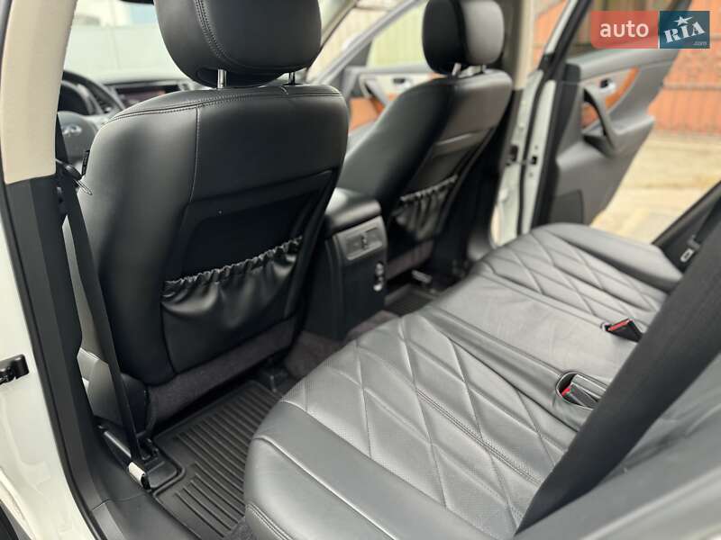 Infiniti-70