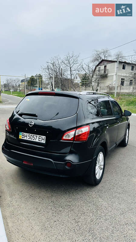 Nissan Qashqai+2 2010