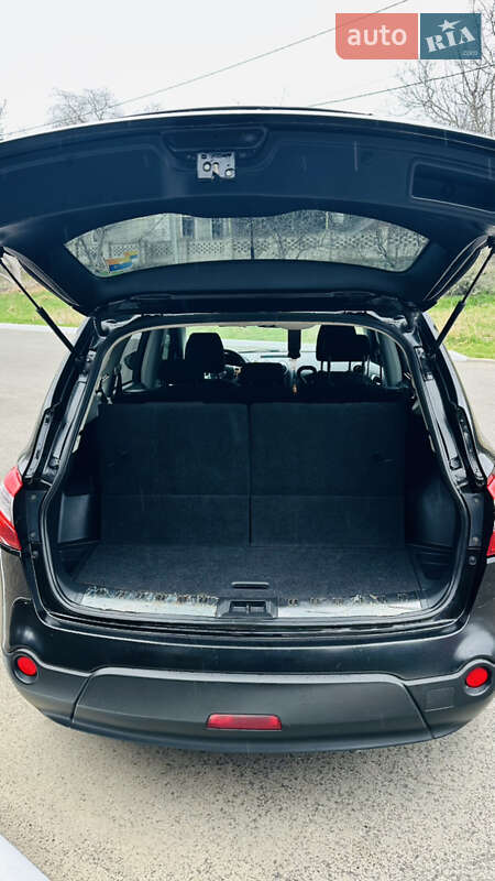 Nissan Qashqai+2 2010