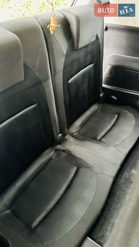 Nissan Qashqai+2 2010