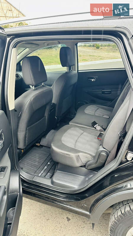 Nissan Qashqai+2 2010