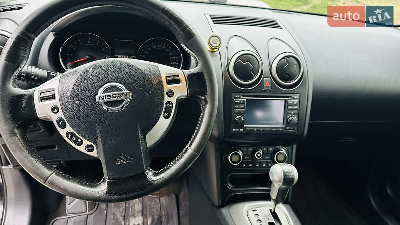 Nissan Qashqai+2 2010