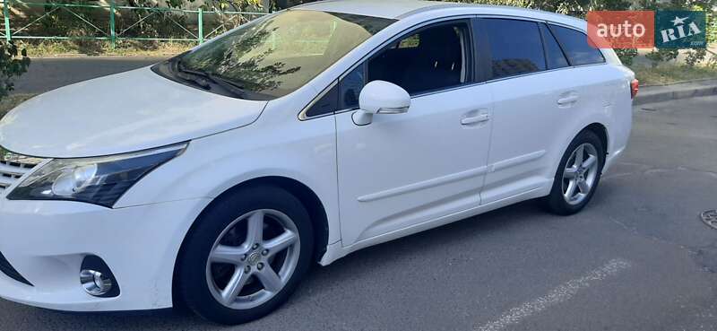 Toyota Avensis 2015